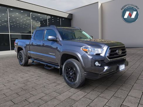 Used 2022 Toyota Tacoma SR5 AWD/4WD image 7