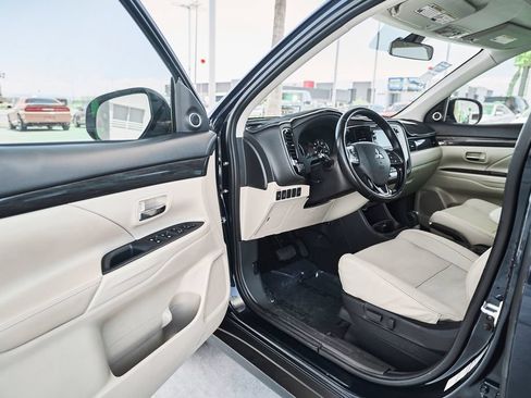 Used 2016 Mitsubishi Outlander SEL FWD image 18