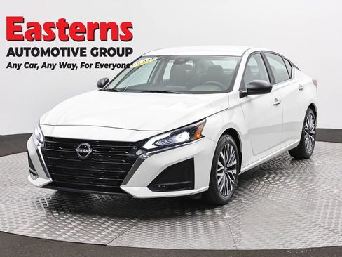 Used 2025 Nissan Altima 2.5 SV FWD image 1