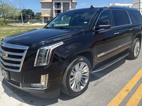 Used 2019 Cadillac Escalade ESV Luxury AWD/4WD image 1