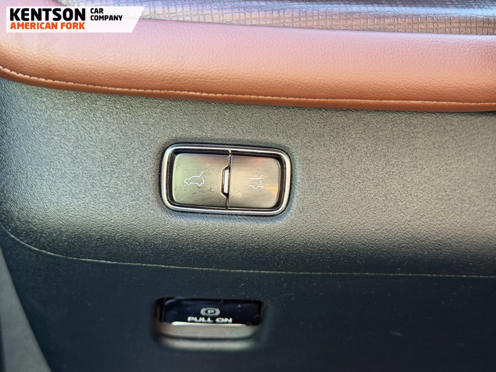 Used 2025 Lincoln Navigator Reserve AWD/4WD image 18