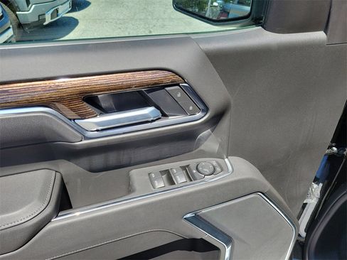 New 2025 GMC Sierra 1500 SLE w/ Preferred Package image 8