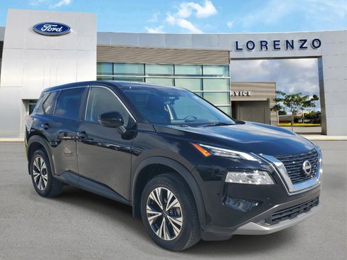 Used 2022 Nissan Rogue SV image 3