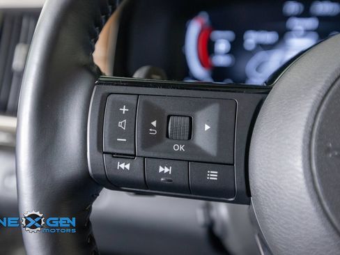 Used 2022 Nissan Pathfinder Platinum AWD/4WD image 14