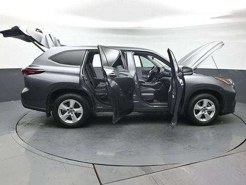 Certified 2024 Toyota Highlander LE AWD/4WD image 54