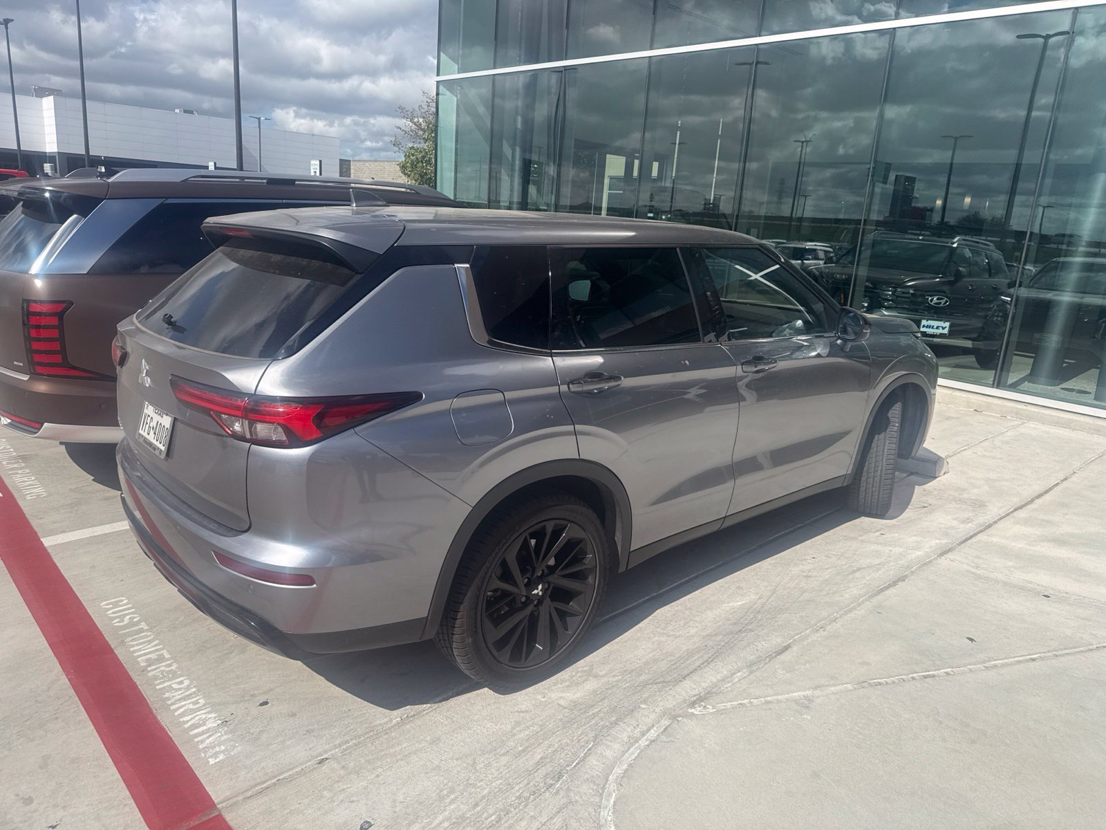 Used 2022 Mitsubishi Outlander SEL Black Edition FWD image 7
