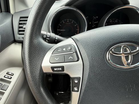 Used 2011 Toyota Highlander 4WD w/ Tech Pkg image 17