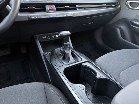 Used 2025 Kia K4 LXS image 40