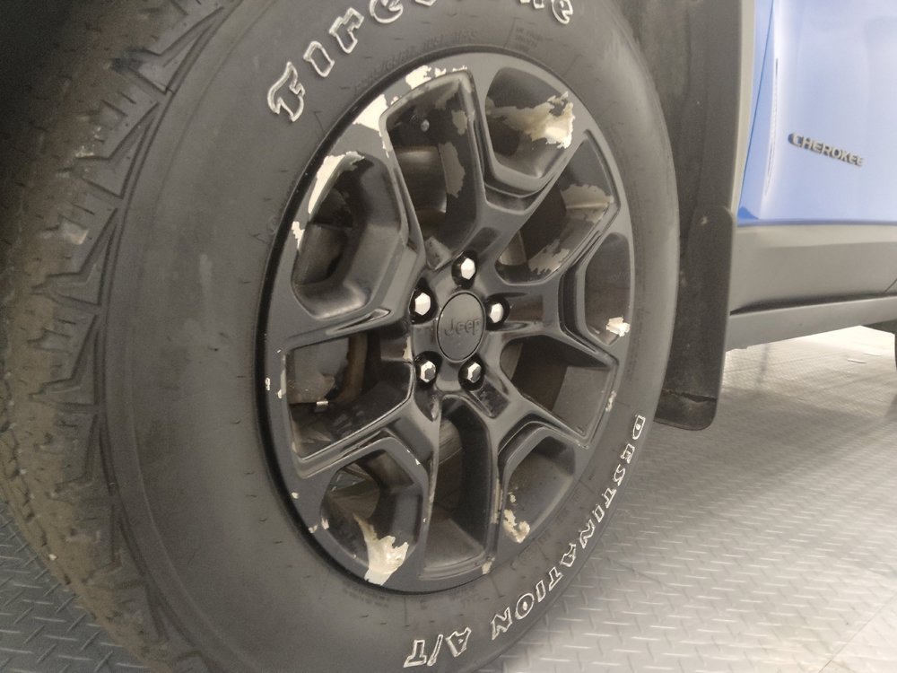Used 2019 Jeep Cherokee Trailhawk w/ Cold Weather Group AWD/4WD image 31