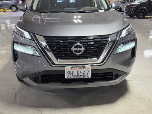 Used 2023 Nissan Rogue SV image 9