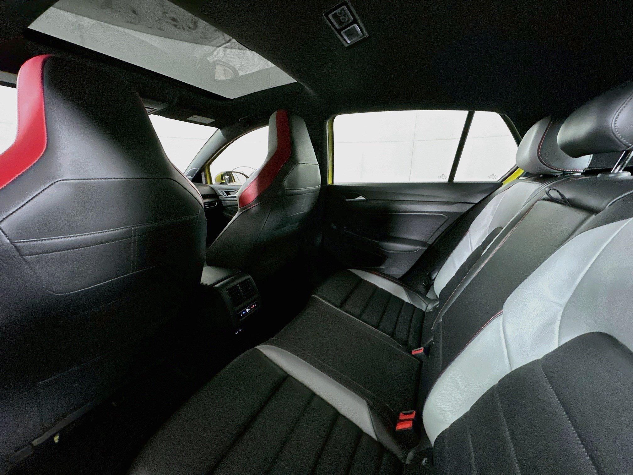 Used 2022 Volkswagen GTI Autobahn FWD image 23