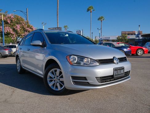 Used 2016 Volkswagen Golf SE FWD image 3