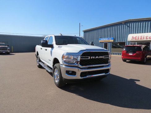 Used 2024 RAM 2500 Big Horn w/ Protection Group AWD/4WD image 3