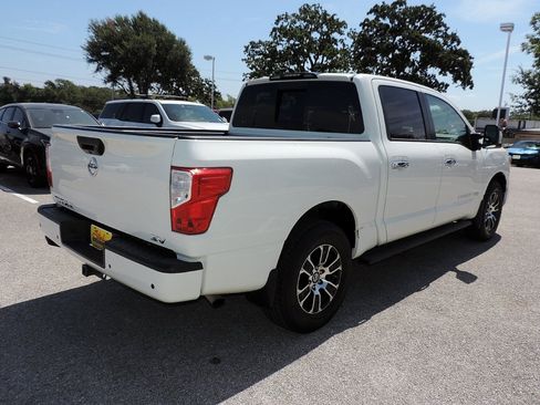 Used 2020 Nissan Titan SV w/ SV Convenience Package RWD image 5