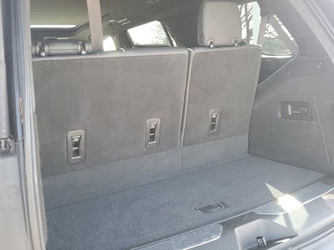 Used 2022 Cadillac Escalade Premium Luxury image 31