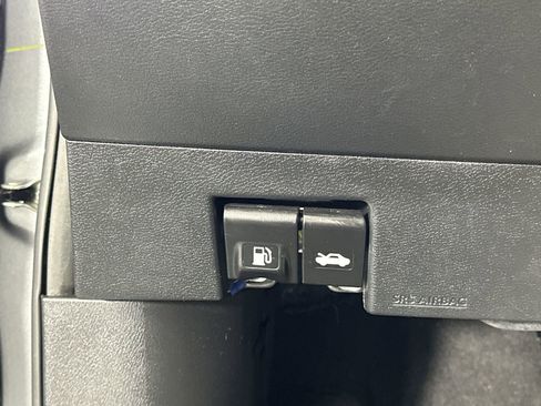 Used 2022 Nissan Versa SV w/ Trunk Package image 22