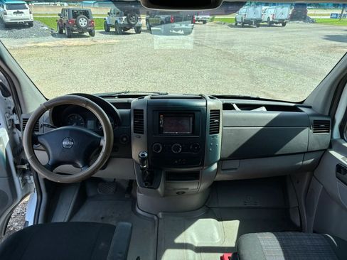 Used 2014 Freightliner Sprinter 2500 RWD image 17