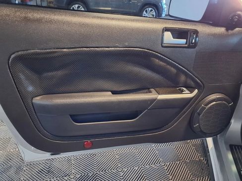 Used 2005 Ford Mustang GT image 12