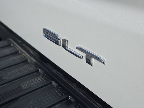 Certified 2023 GMC Sierra 1500 SLT w/ SLT Premium Package AWD/4WD image 16
