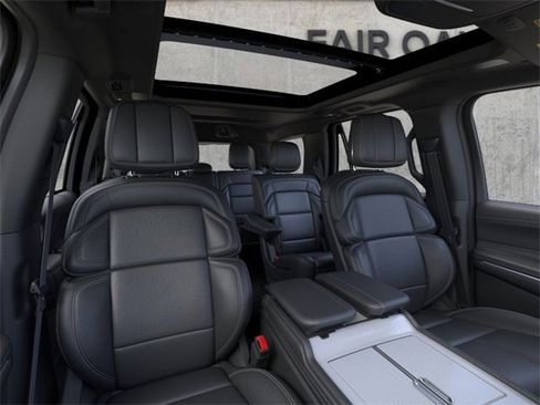 New 2025 Lincoln Navigator Reserve w/ Jet Appearance Package image 10