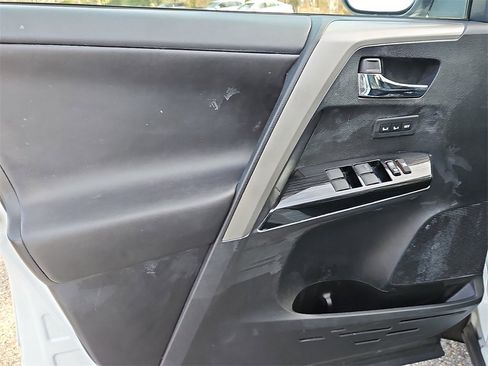 Used 2017 Toyota RAV4 Limited image 15