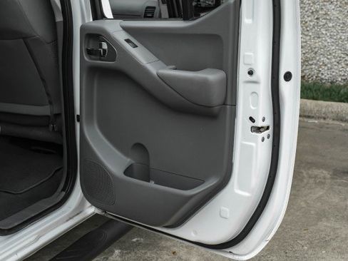 Used 2021 Nissan Frontier SV w/ Midnight Edition Floor Mats image 47