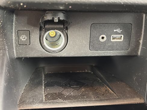 Used 2024 Nissan Versa SV FWD image 21