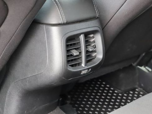 Used 2020 Jeep Cherokee Latitude w/ Cold Weather Group AWD/4WD image 17