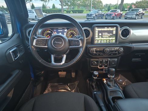 Used 2022 Jeep Wrangler Unlimited Sahara AWD/4WD image 17