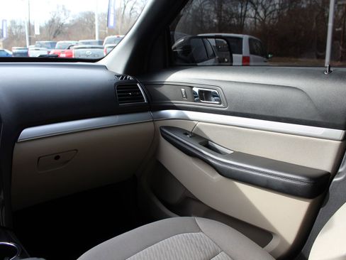 Used 2019 Ford Explorer 4WD w/ Class III Trailer Tow Package image 11