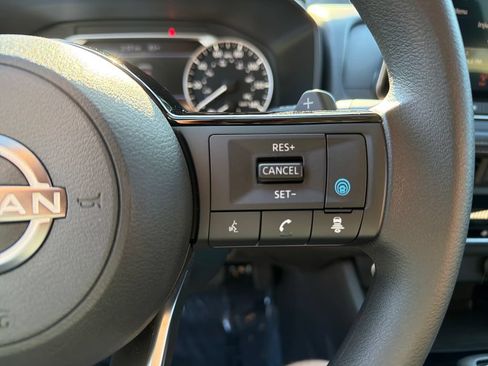 Used 2023 Nissan Rogue SV FWD image 23