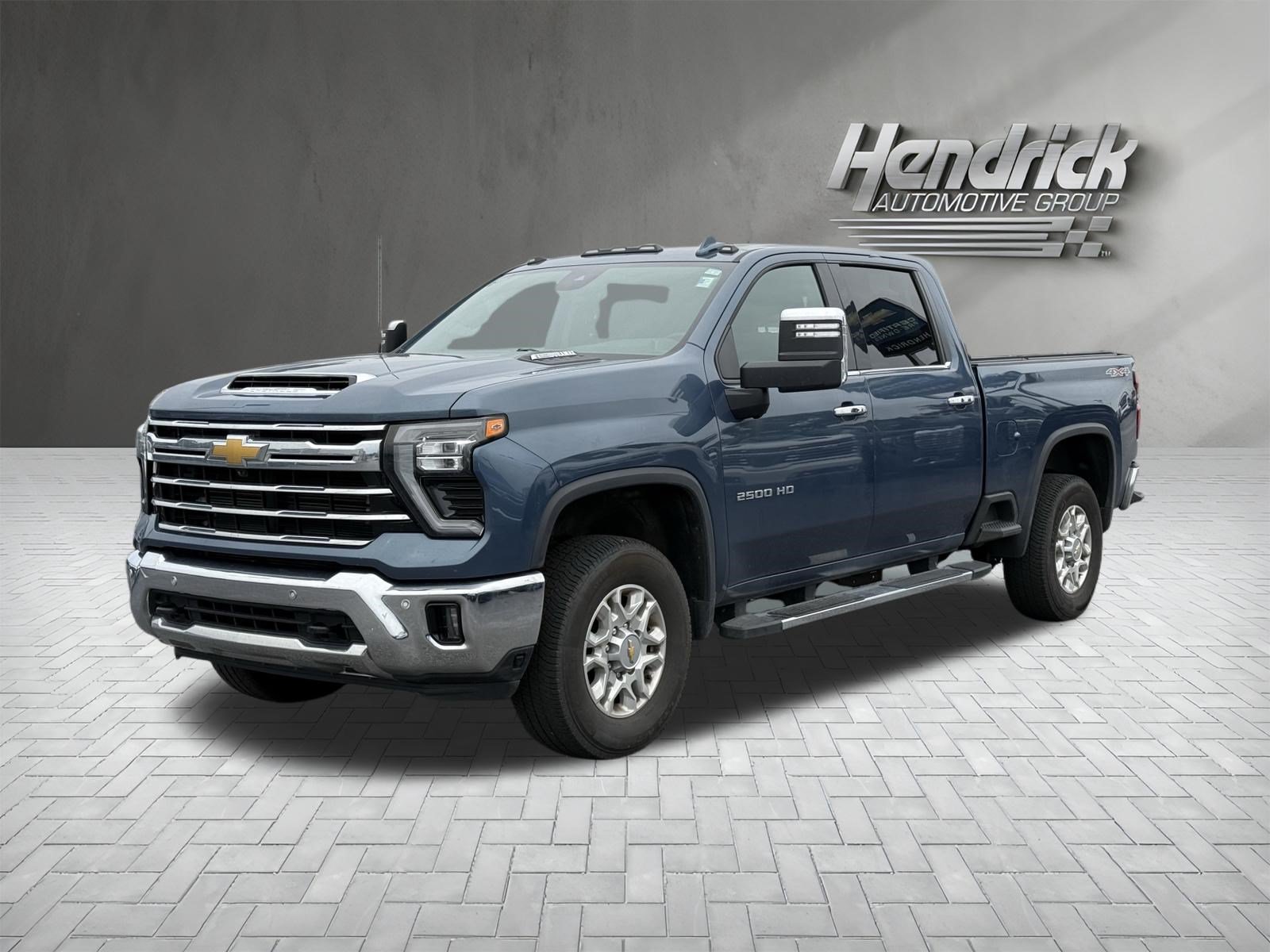 Used 2025 Chevrolet Silverado 2500 LTZ w/ LTZ Convenience Package AWD/4WD image 5