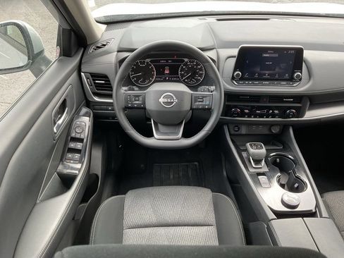 Used 2025 Nissan Rogue SV AWD/4WD image 15