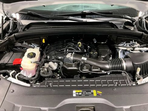 Used 2025 Jeep Grand Cherokee L Altitude RWD image 11