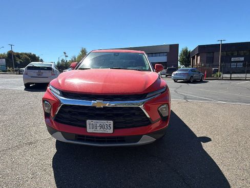 Used 2025 Chevrolet Blazer LT AWD/4WD image 2