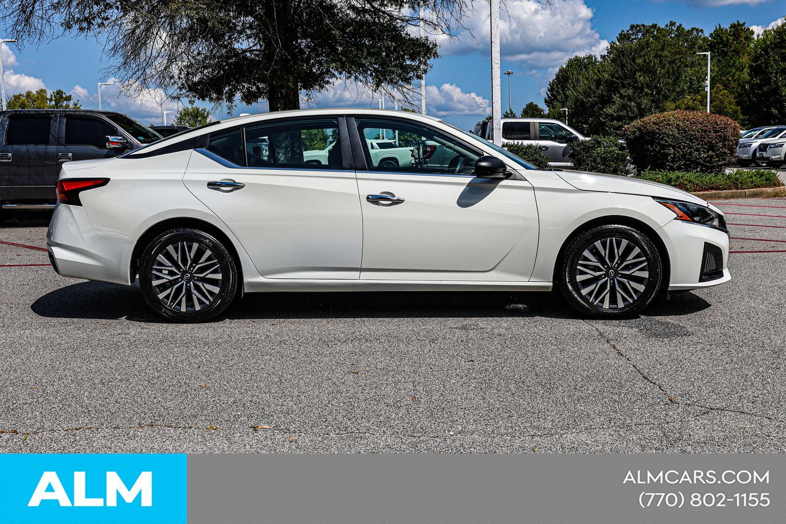 Used 2025 Nissan Altima 2.5 SV FWD image 10