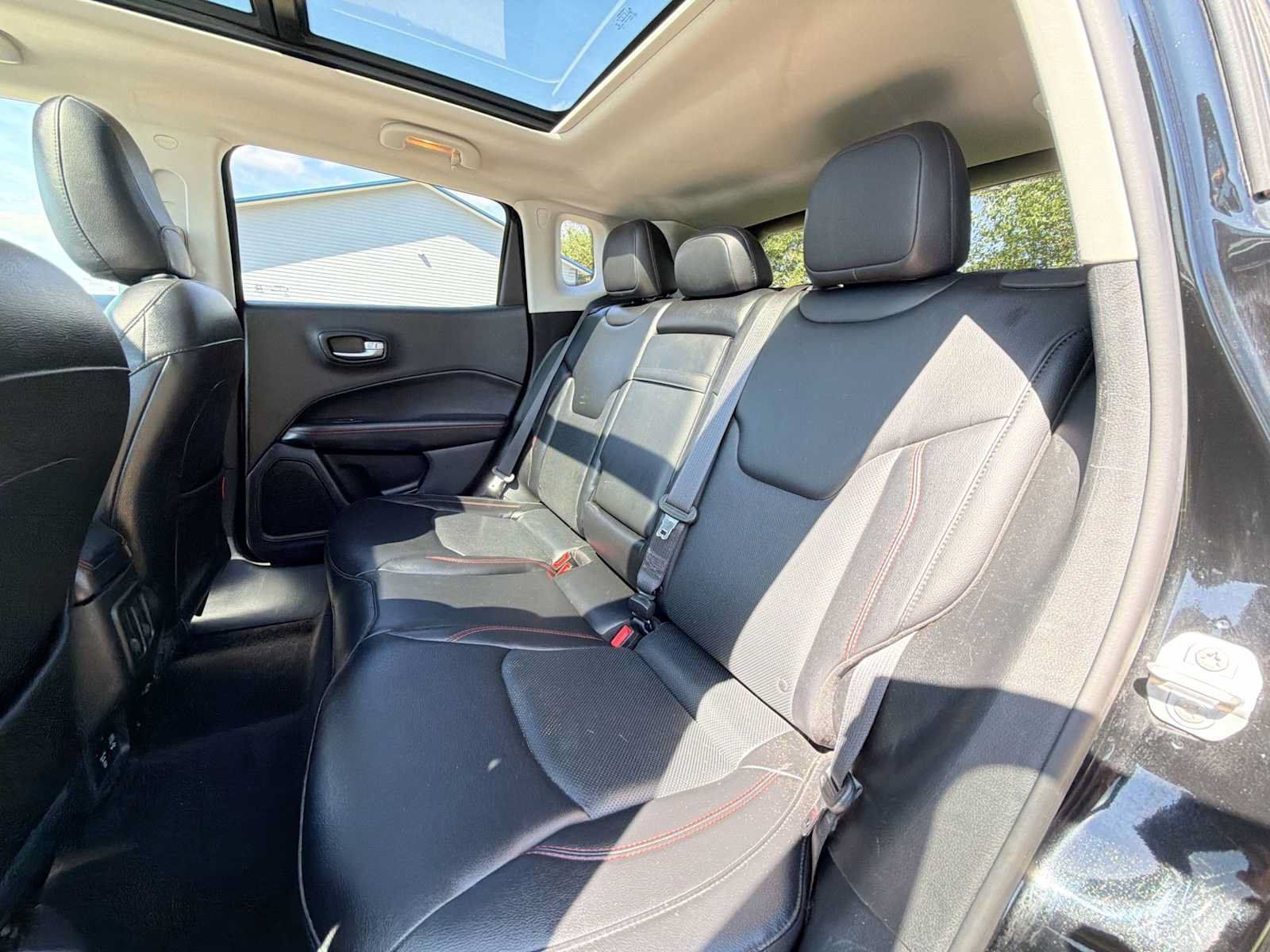 Used 2017 Jeep Compass Trailhawk w/ Leather Interior Group AWD/4WD image 17