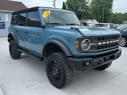 Used 2022 Ford Bronco Black Diamond image 3