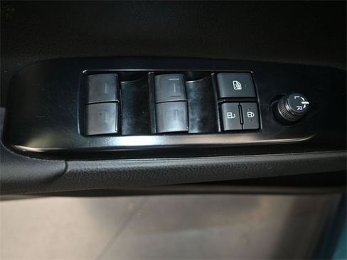 Used 2025 Toyota Camry SE image 13