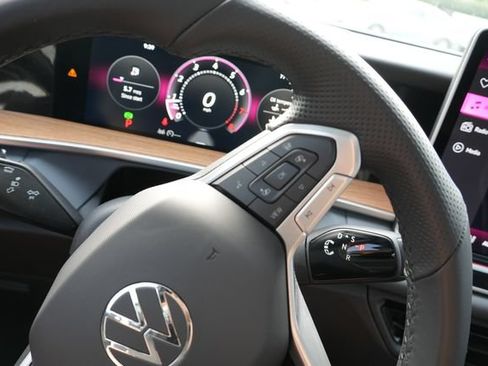 Used 2025 Volkswagen Tiguan SEL R-Line AWD/4WD image 28
