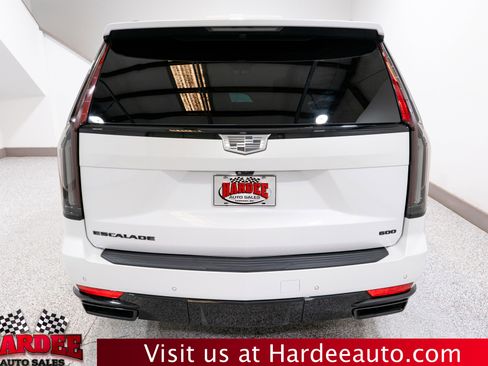 Used 2023 Cadillac Escalade Sport Platinum w/ LPO, ONYX Package image 4