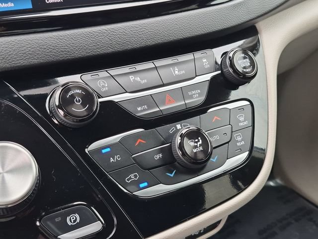 Used 2024 Chrysler Pacifica Touring-L FWD image 36