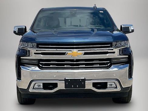 Used 2019 Chevrolet Silverado 1500 LTZ w/ LTZ Premium Package RWD image 3