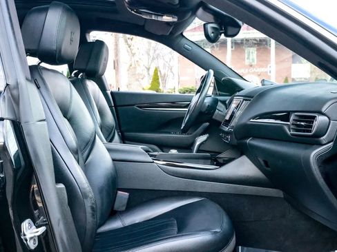 Used 2021 Maserati Levante image 20