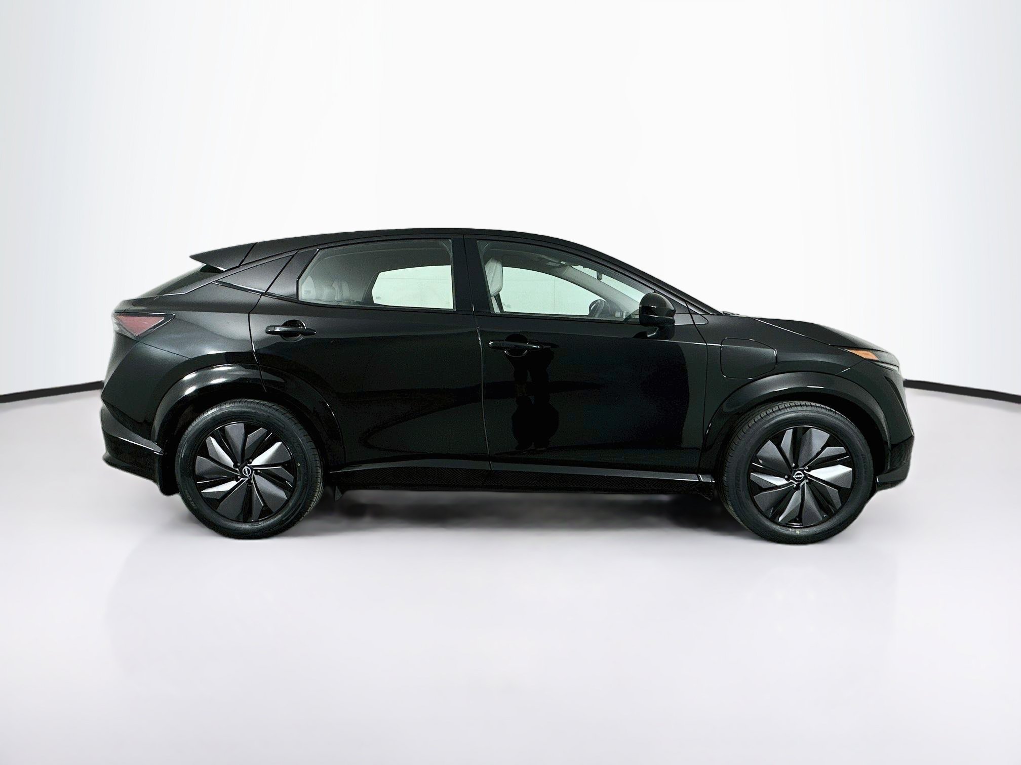 Used 2023 Nissan Ariya AWD image 10
