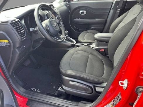 Used 2017 Kia Soul + FWD image 10