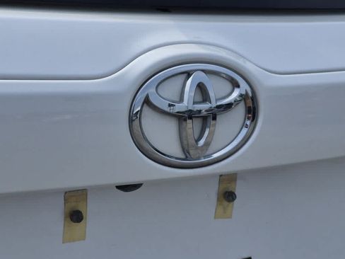 Used 2017 Toyota Highlander LE FWD image 24