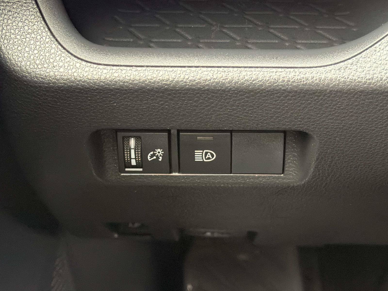 Used 2023 Toyota RAV4 XLE AWD/4WD image 18