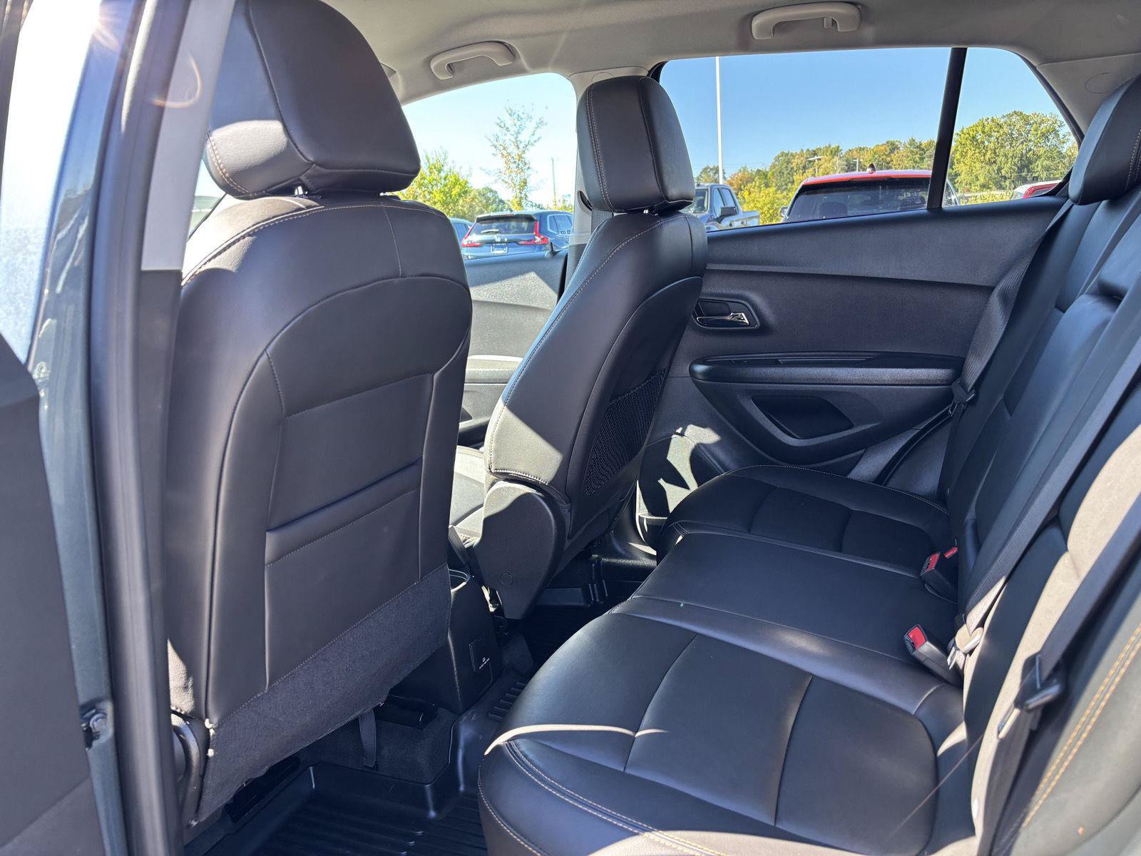 Used 2021 Chevrolet Trax LT w/ Premium Seat Package AWD/4WD image 17