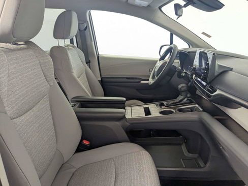 Used 2021 Toyota Sienna LE FWD image 26